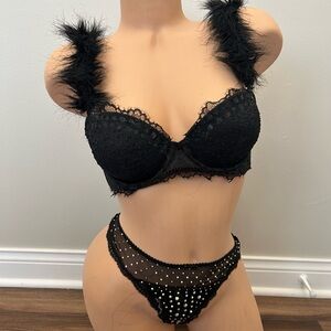 Victoria's Secret Black Feathered Lace Bra Set